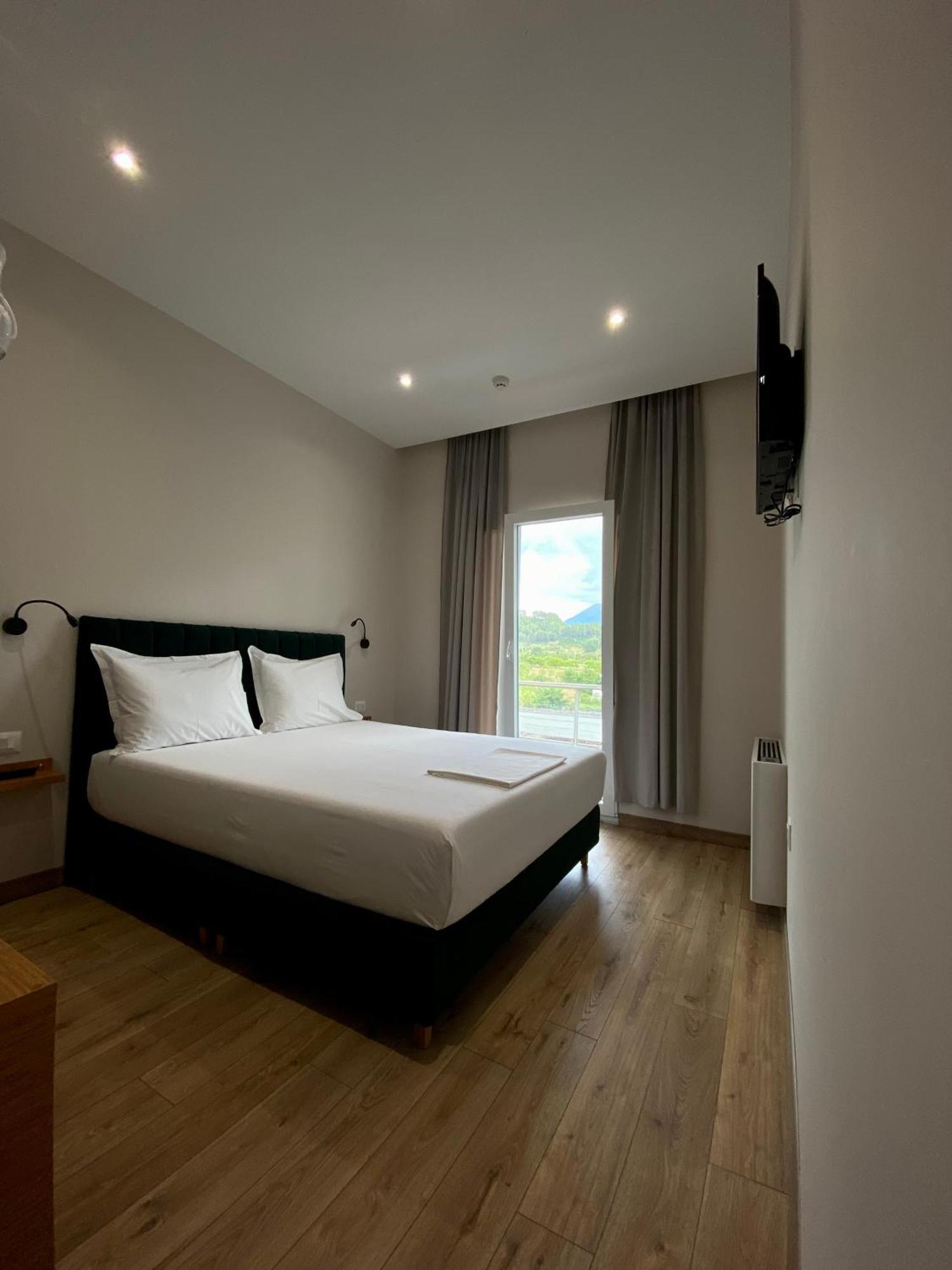 Merly Hotel Permet Exterior photo